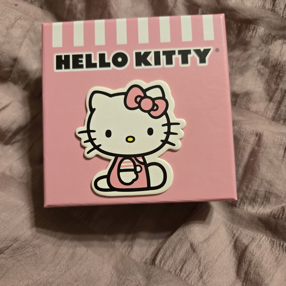 NWOT Hello Kitty Gold and Pink Heart Bracelet - Picture 2 of 2